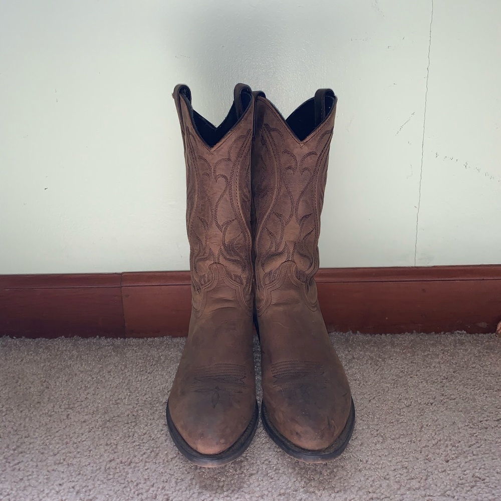 Size 9 cowboy boots